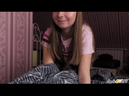 ❤️ Blonde Sucks her Best Friend Deeply και παίρνει σπέρμα στο στόμα της Όμορφο πορνό ❌️❤